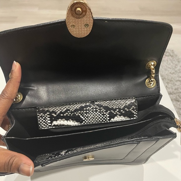 Sac noire avec serrure visage serpent - Picture 2 of 3